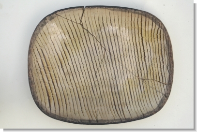 LARGE SLIPWARE DISH