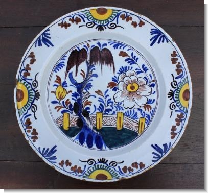 LARGE DELFT CHARGER, Late 18th century