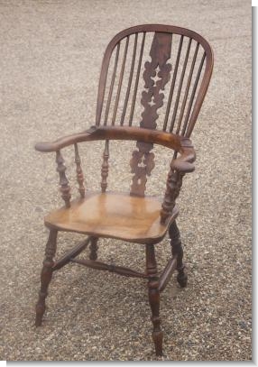 GOOD YEW WOOD WINDSOR CHAIR c.1840