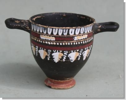 FINE GREEK SKYPHOS, 4th Century BC