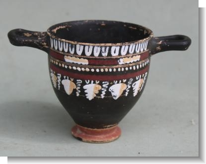 FINE GREEK SKYPHOS, 4th Century BC